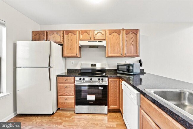 Building Photo - 319 Cashel Ct