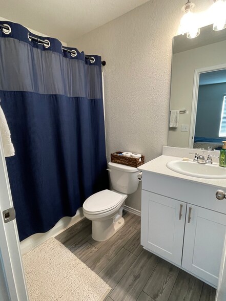 Building Photo - 1813 Acacia Dr