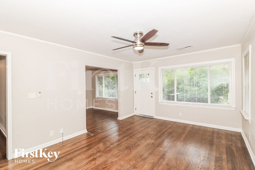 Building Photo - 2802 Glenvalley Dr