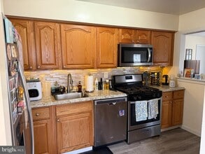 Building Photo - 7608 Heritage Dr