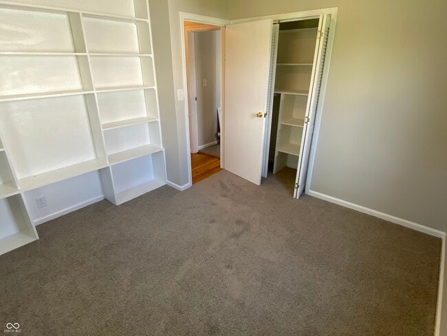 Building Photo - 1036 E Auman Dr