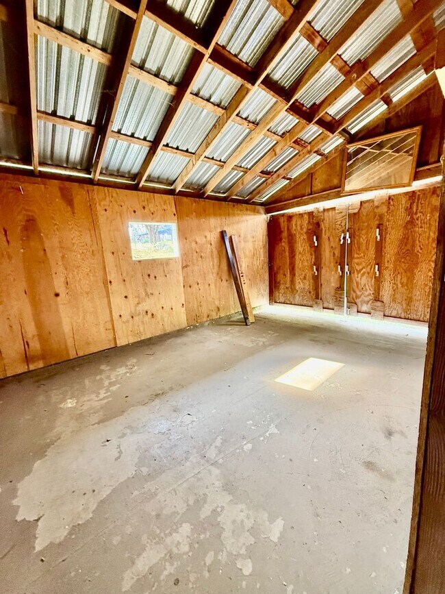 Building Photo - Unique Horse property with 2 units