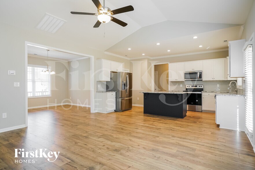 Building Photo - 208 Silverleaf Dr