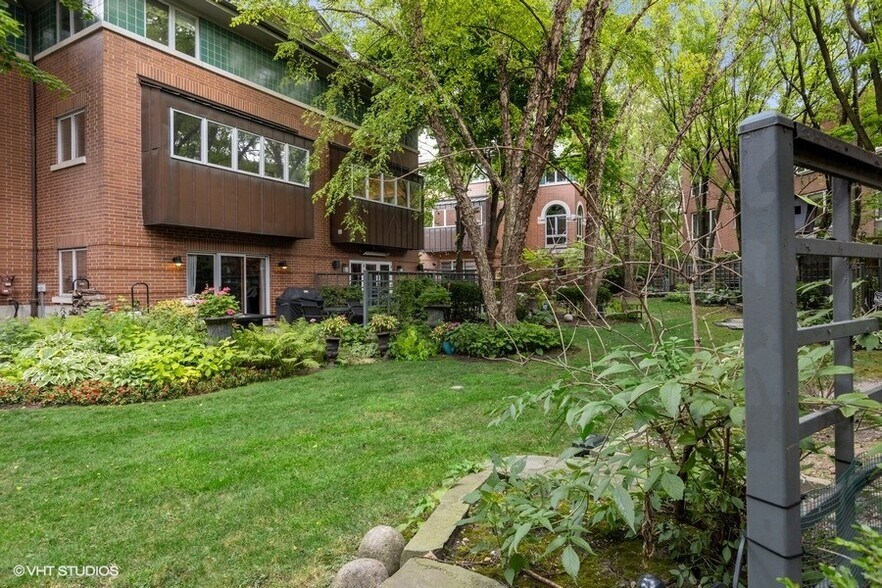 Building Photo - 2675 N Greenview Ave