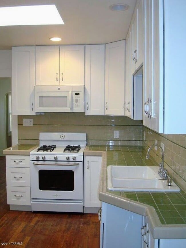 Building Photo - Charming 4BR/2BA Vintage Home in Historic ...