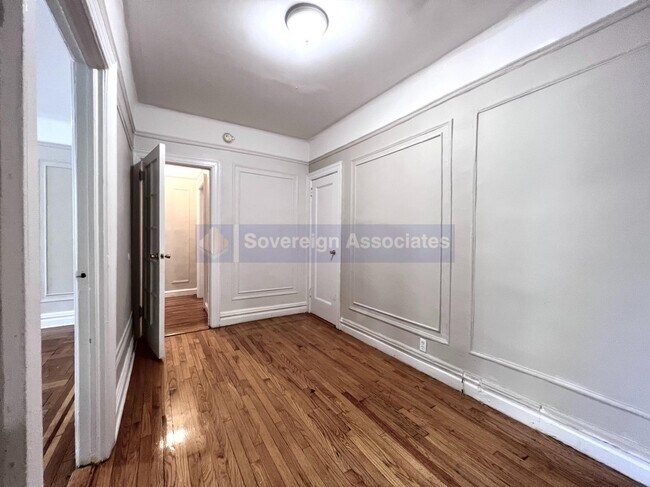 Building Photo - 850 W 176th St