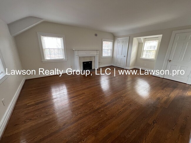 Building Photo - Charming Brick Colonial in South Roanoke