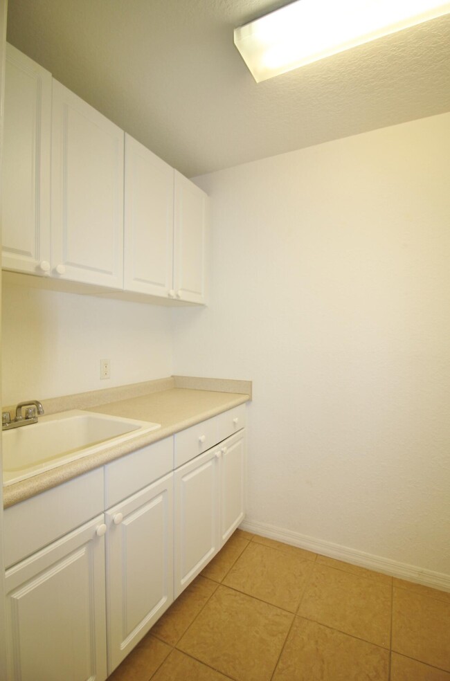 Building Photo - 1812 Sandhill Crane Dr