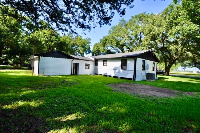 Building Photo - 257 Co Rd 2003