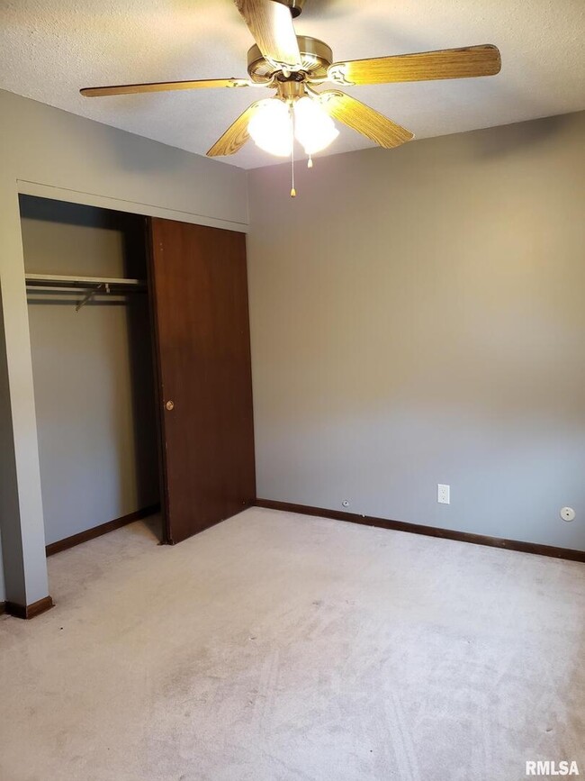 Building Photo - 4811 Candlelight Dr