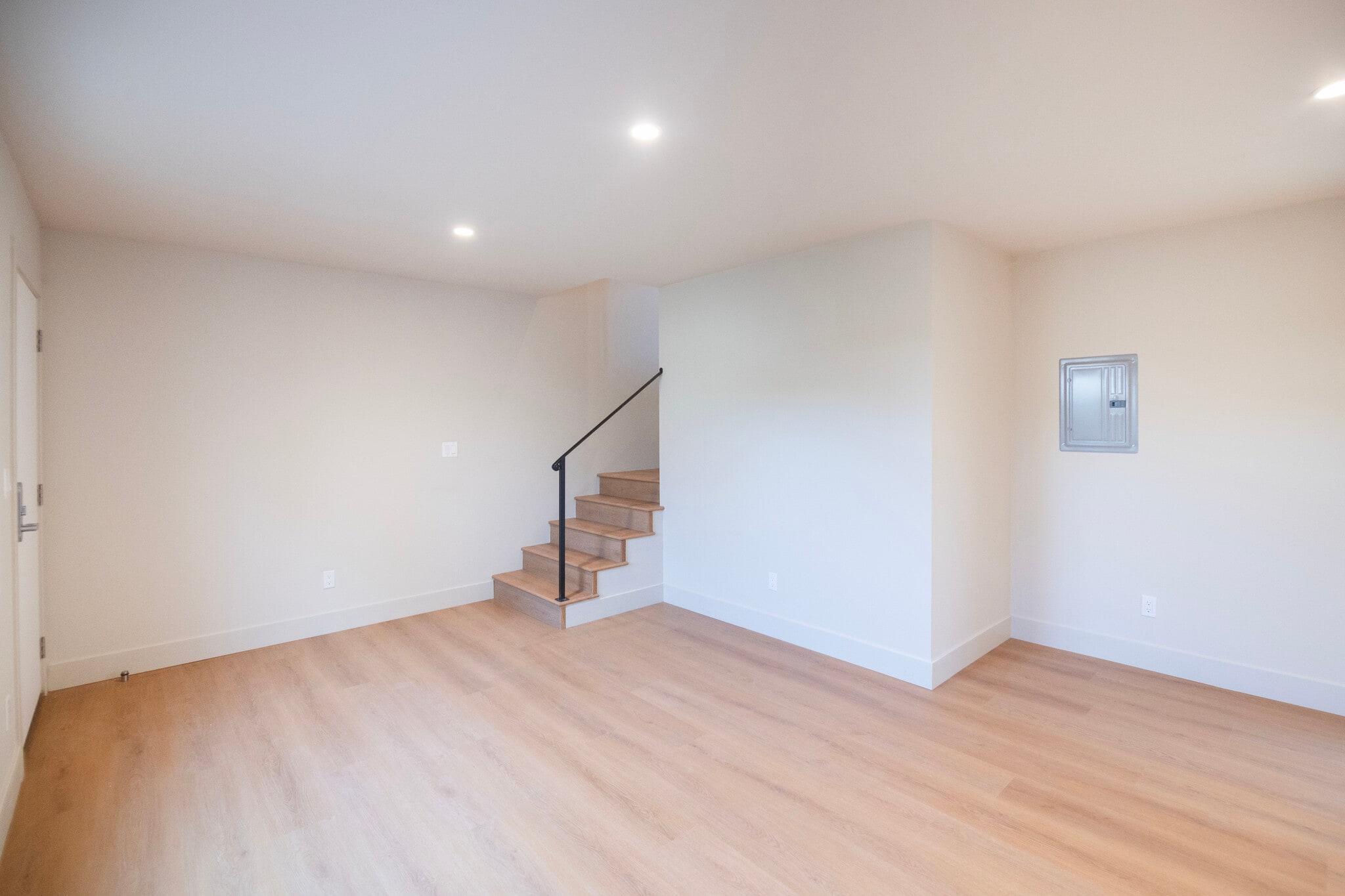 Building Photo - 4541 1/2 Melbourne Ave