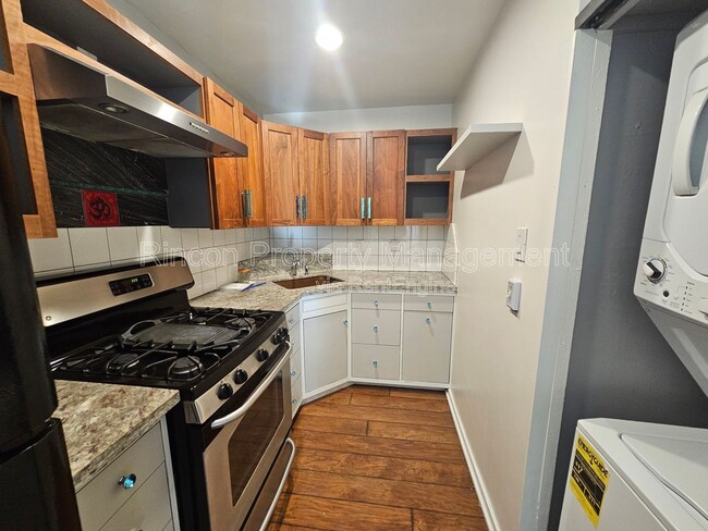 Building Photo - 2810 Sherwin Ave