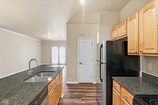 Building Photo - 12833 Tradd St