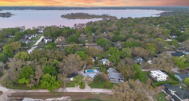 Building Photo - 812 East Blvd