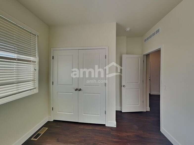 Building Photo - 14891 W 82nd Ave