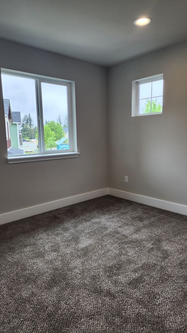Building Photo - 3 Bedroom, 2.5 Bathroom + DEN in Yelm Cree...