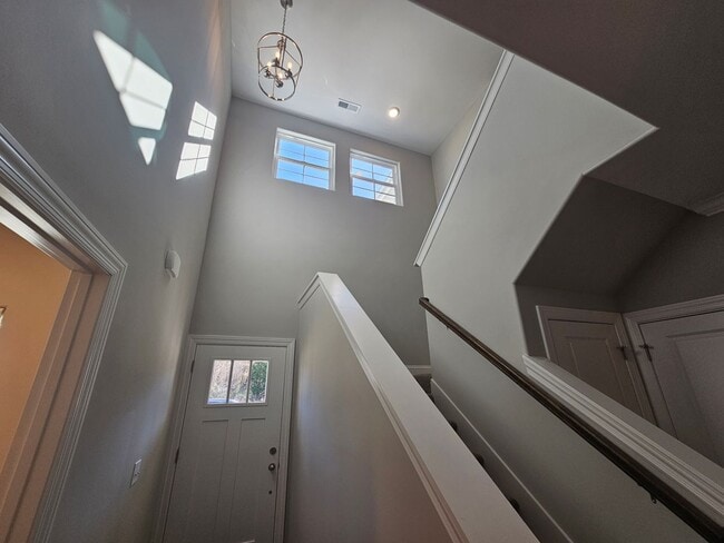 Building Photo - LUXURY TOWNHOME  IN THE CENTER OF MANCHESTER!