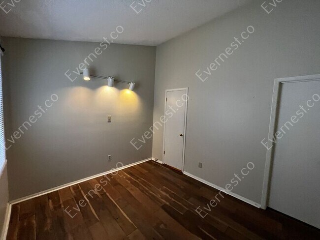 Building Photo - 604 Running Brook Rd