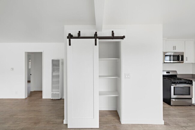 Building Photo - 219 Avenida Santa Barbara