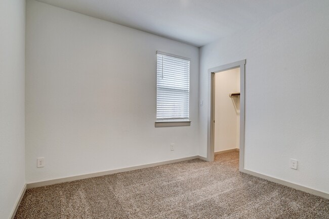 Building Photo - 3012 Gunnersbury Dr