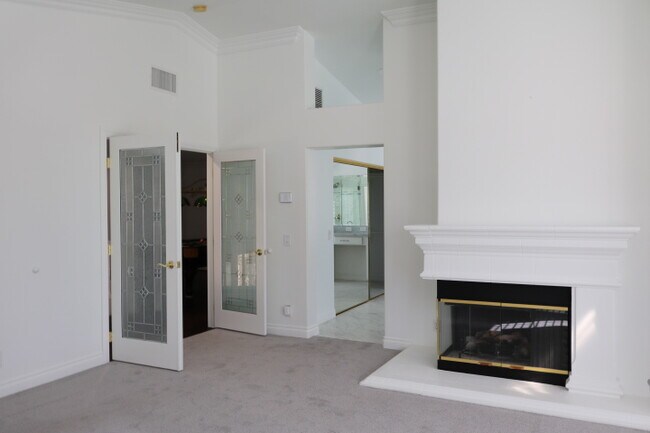 Building Photo - 14049 Claremont Ln