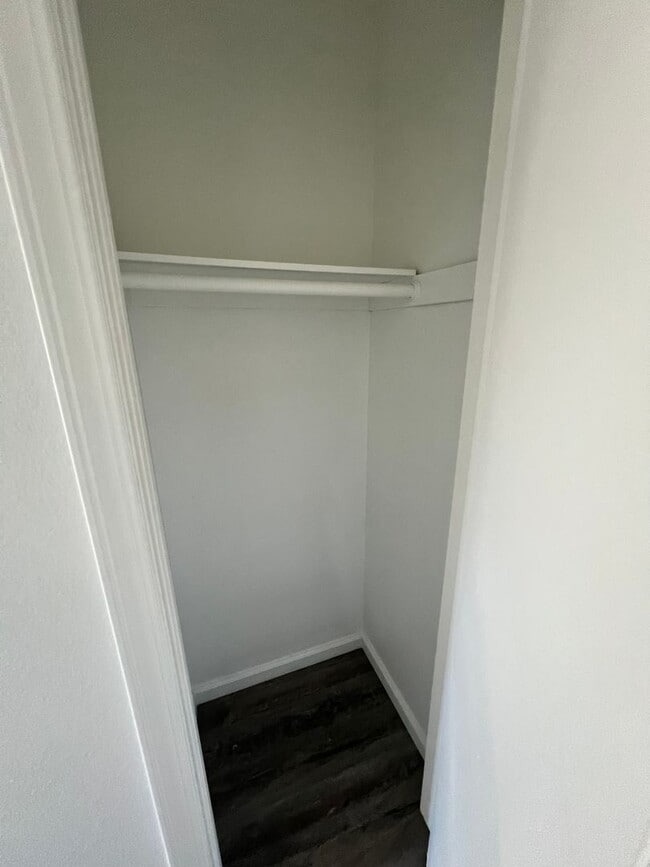 Building Photo - Oxnard - Four bedroom, two bathroom, singl...