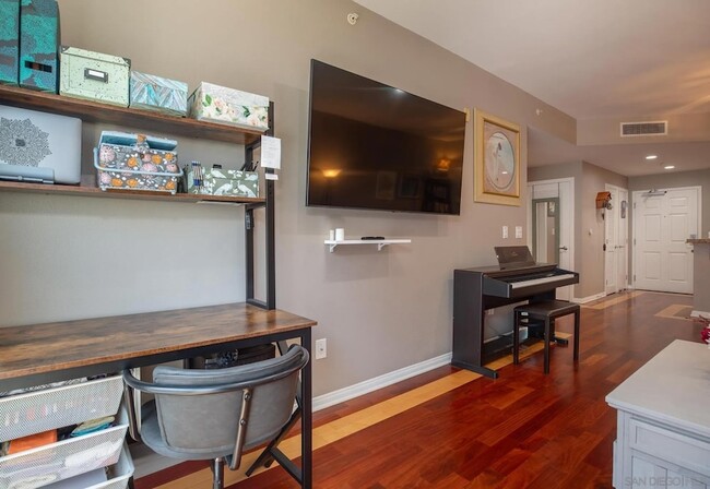 Building Photo - 450 J St