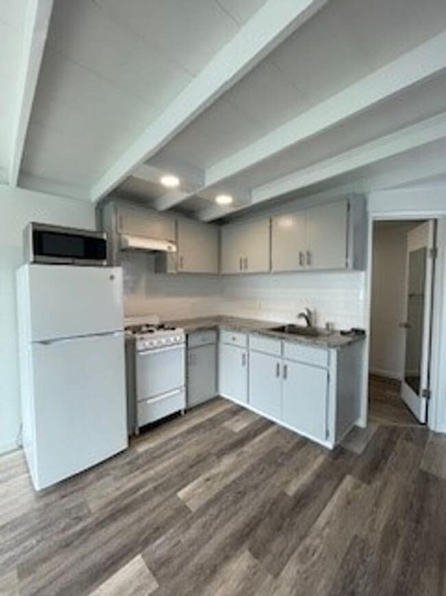 Building Photo - Studio for rent in Cayucos