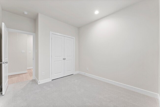 Building Photo - 5905 Haring Ln