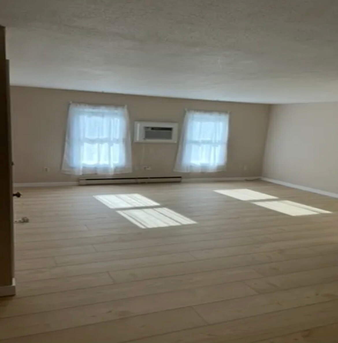 Building Photo - 297 Ashland Ave