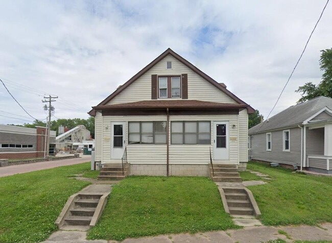 Building Photo - 1002 Freeburg Ave
