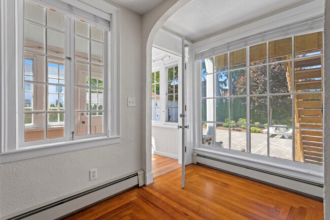 Building Photo - 6 Church St