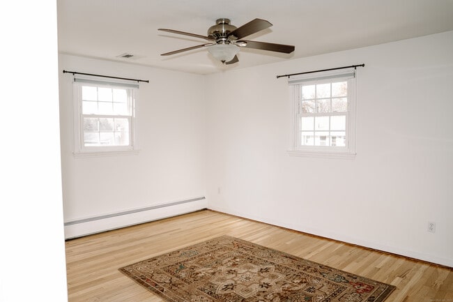 Building Photo - 15 Great Oak Ln