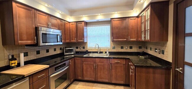 Building Photo - 2115 Alvarado Ln