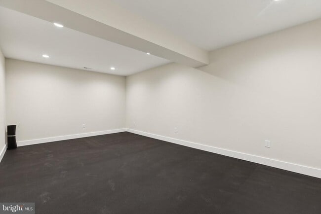 Building Photo - 2150 N Stafford St