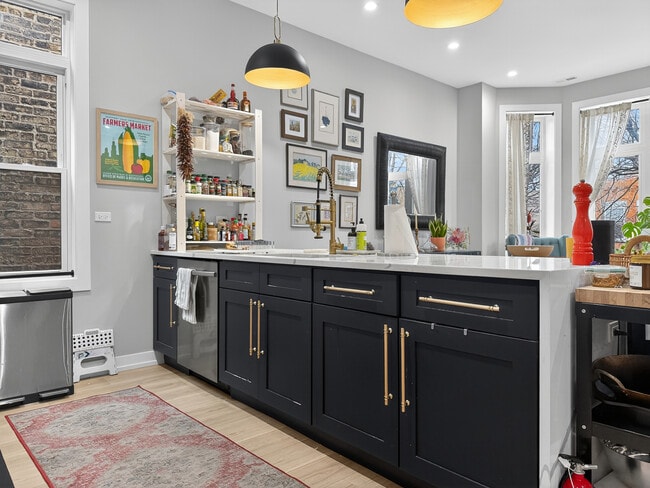 Building Photo - 2451 N Albany Ave