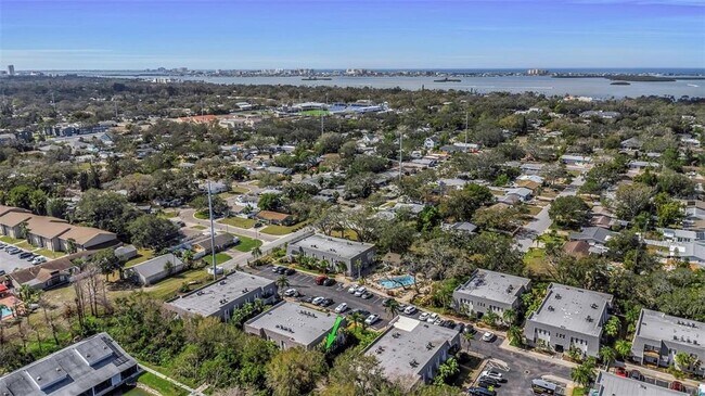 Building Photo - 718 Lyndhurst St