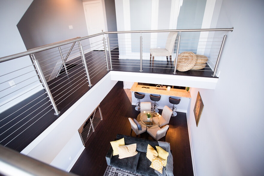 Building Photo - 2122 3rd St NE