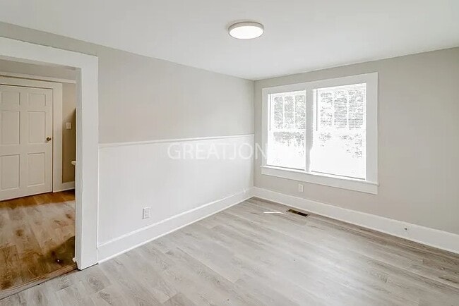 Building Photo - 608 77th Way S
