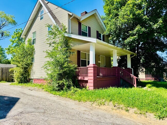 Building Photo - 10422 Dove Ave