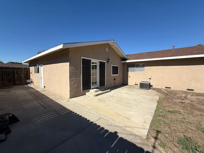 Building Photo - 4-bedroom single story in East Modesto!