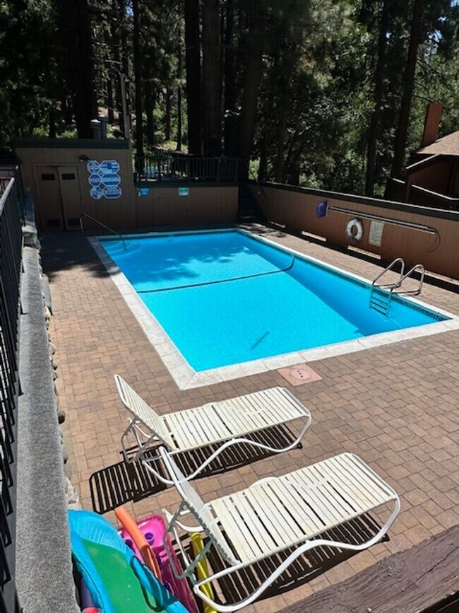 Building Photo - True Skier's Condo! Available for a Season...