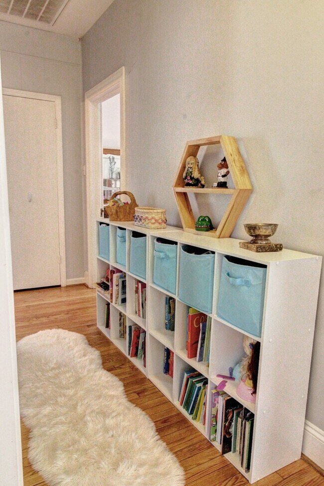 Building Photo - Beautiful and Spacious 2bd/1ba Home Near Northgate Park in Durham's Colonial Village!