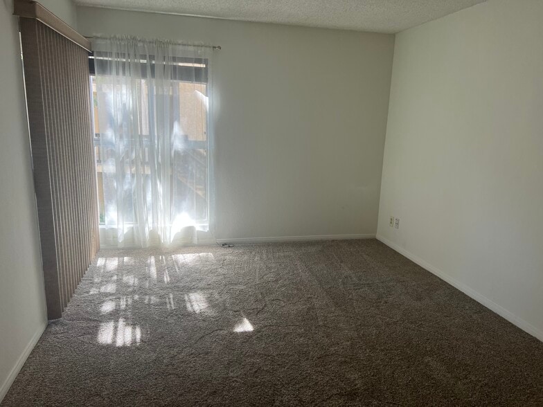 Building Photo - 5120 Raintree Cir