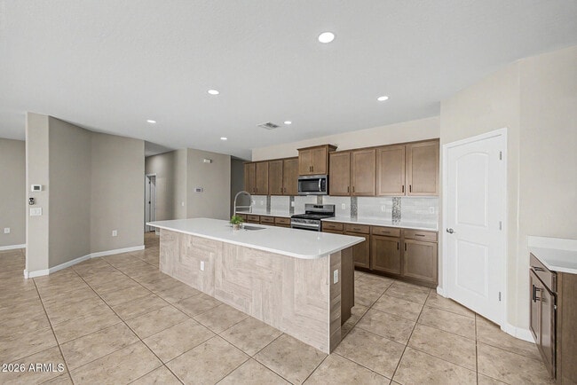 Building Photo - 30731 W Monterey Dr