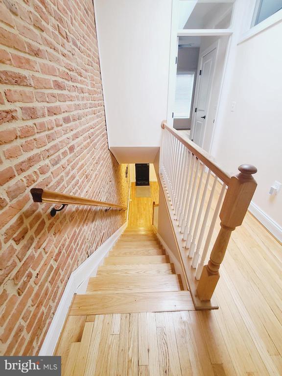 Building Photo - 432 E Clement St