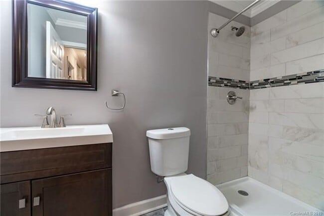 Building Photo - Two Bedroom Duplex Great Features and Comf...