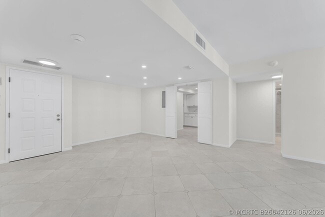 Building Photo - 5000 N Ocean Blvd