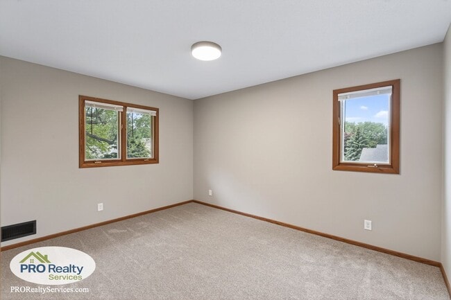 Building Photo - Recently Remodeled 4 Bedroom Home