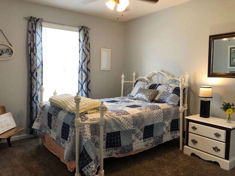 Double bed in second bedroom - 217 Waterford Dr